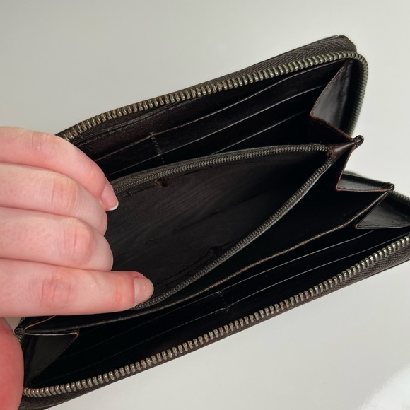 Gucci Diamante Leather Round Zipper
Long Wallet - Picture 8 of 9